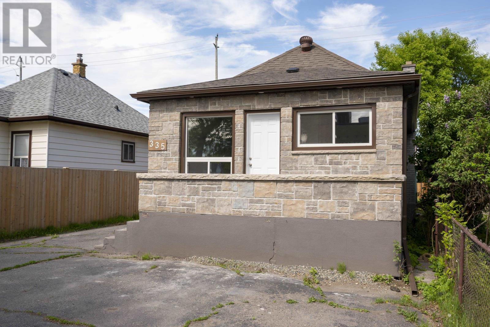335 Vickers St N, Thunder Bay, Ontario  P7C 4B1 - Photo 2 - TB2601564