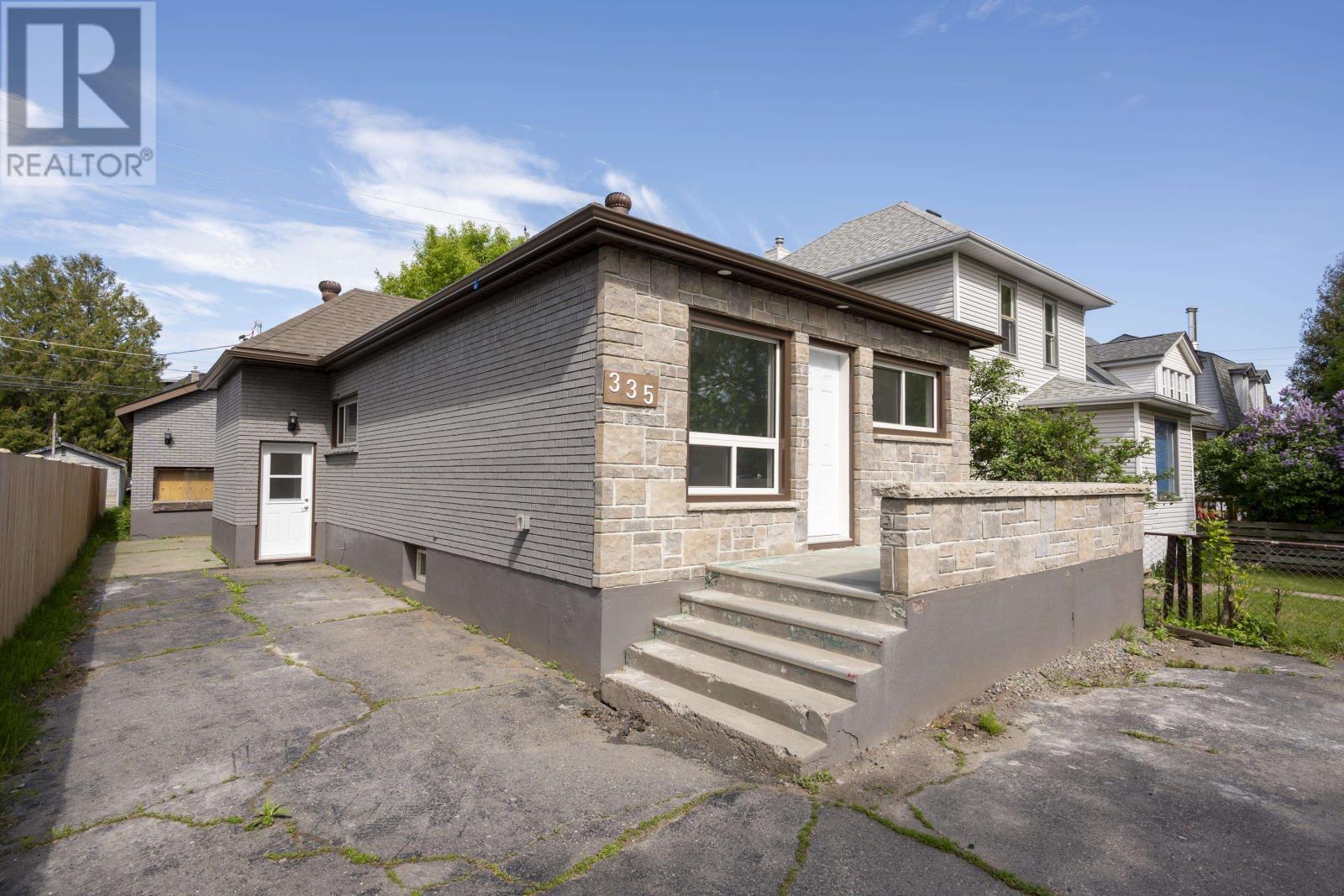 335 Vickers St N, Thunder Bay, Ontario  P7C 4B1 - Photo 3 - TB2601564
