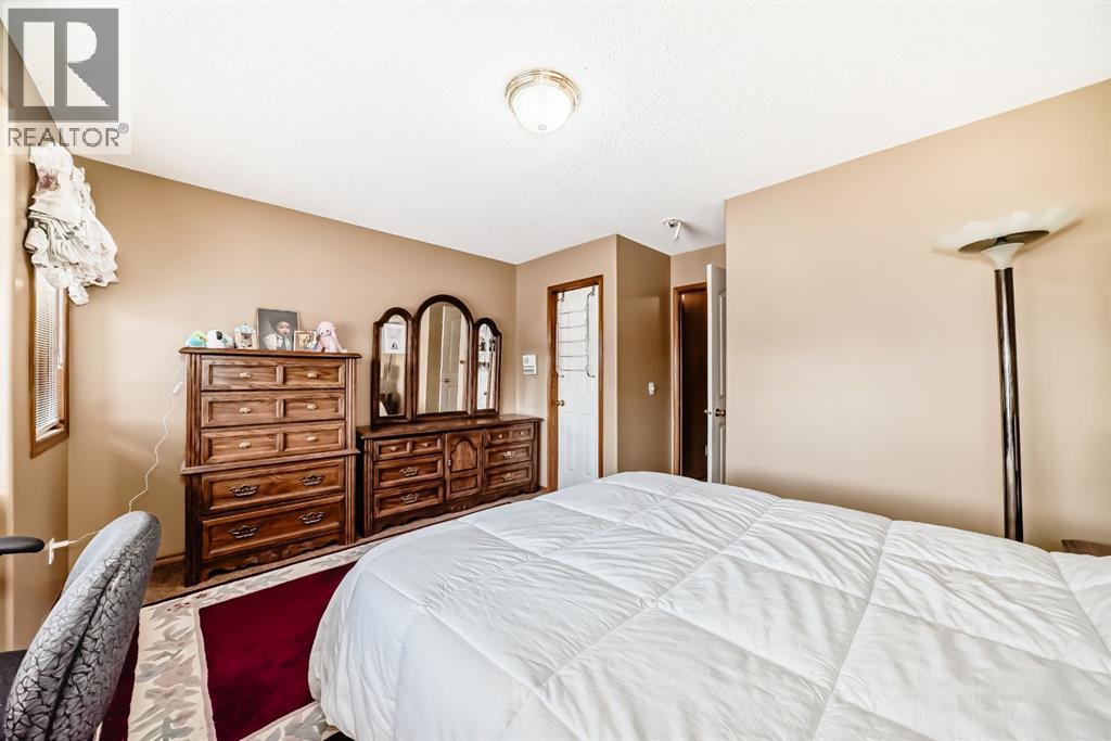 448 Mckenzie Lake Bay Se, Calgary, Alberta  T2Z 2H4 - Photo 24 - A2321047