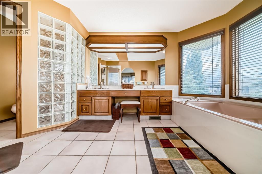 448 Mckenzie Lake Bay Se, Calgary, Alberta  T2Z 2H4 - Photo 21 - A2321047