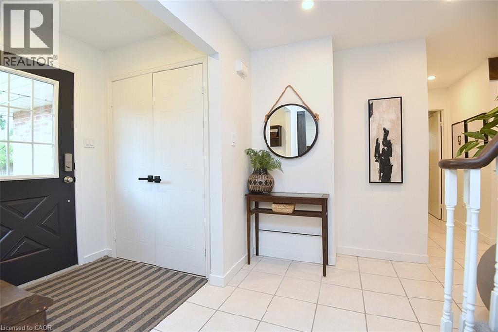 2039 Hunters Wood Drive, Burlington, Ontario  L7M 2V5 - Photo 6 - 40840670