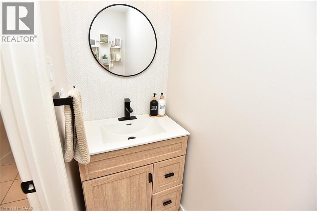 2039 Hunters Wood Drive, Burlington, Ontario  L7M 2V5 - Photo 25 - 40840670