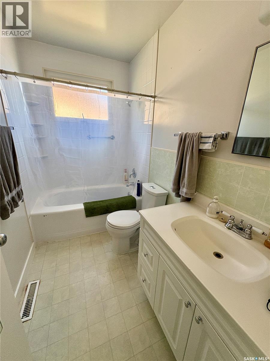 335 Central Avenue S, Swift Current, Saskatchewan  S9H 3G4 - Photo 15 - SK039624