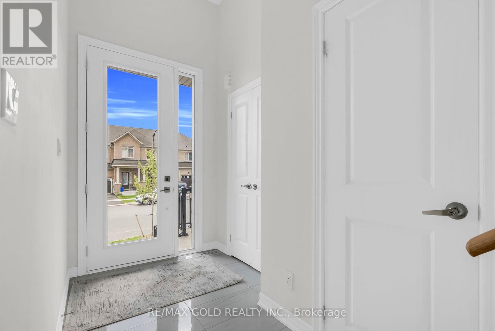 2007 Verne Bowen Street, Oshawa, Ontario  L1L 0S1 - Photo 4 - E13457248