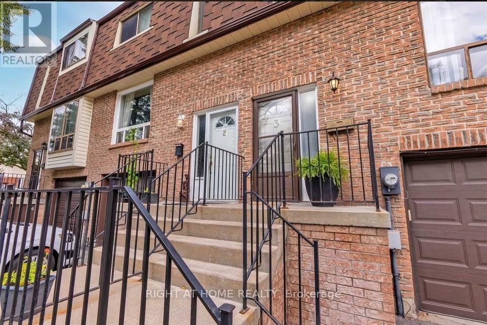 3 - 350 CAMELOT COURT, Oshawa, Ontario