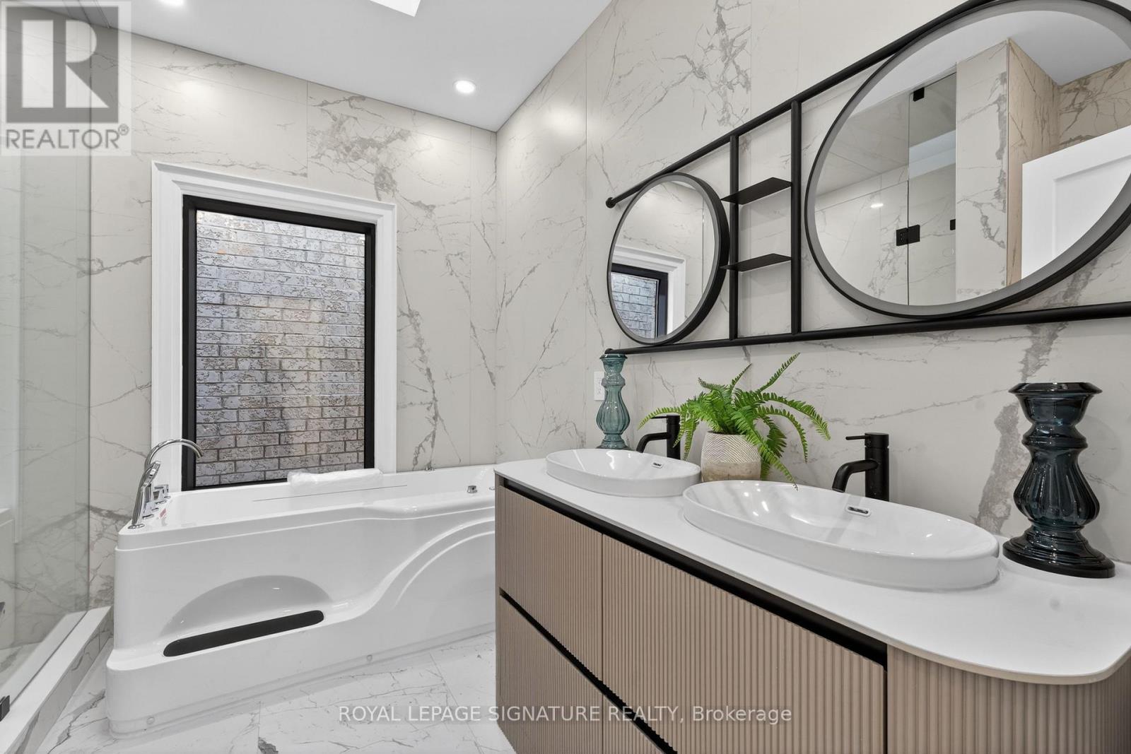 245 Ferris Road, Toronto, Ontario  M4B 1H2 - Photo 25 - E13457416