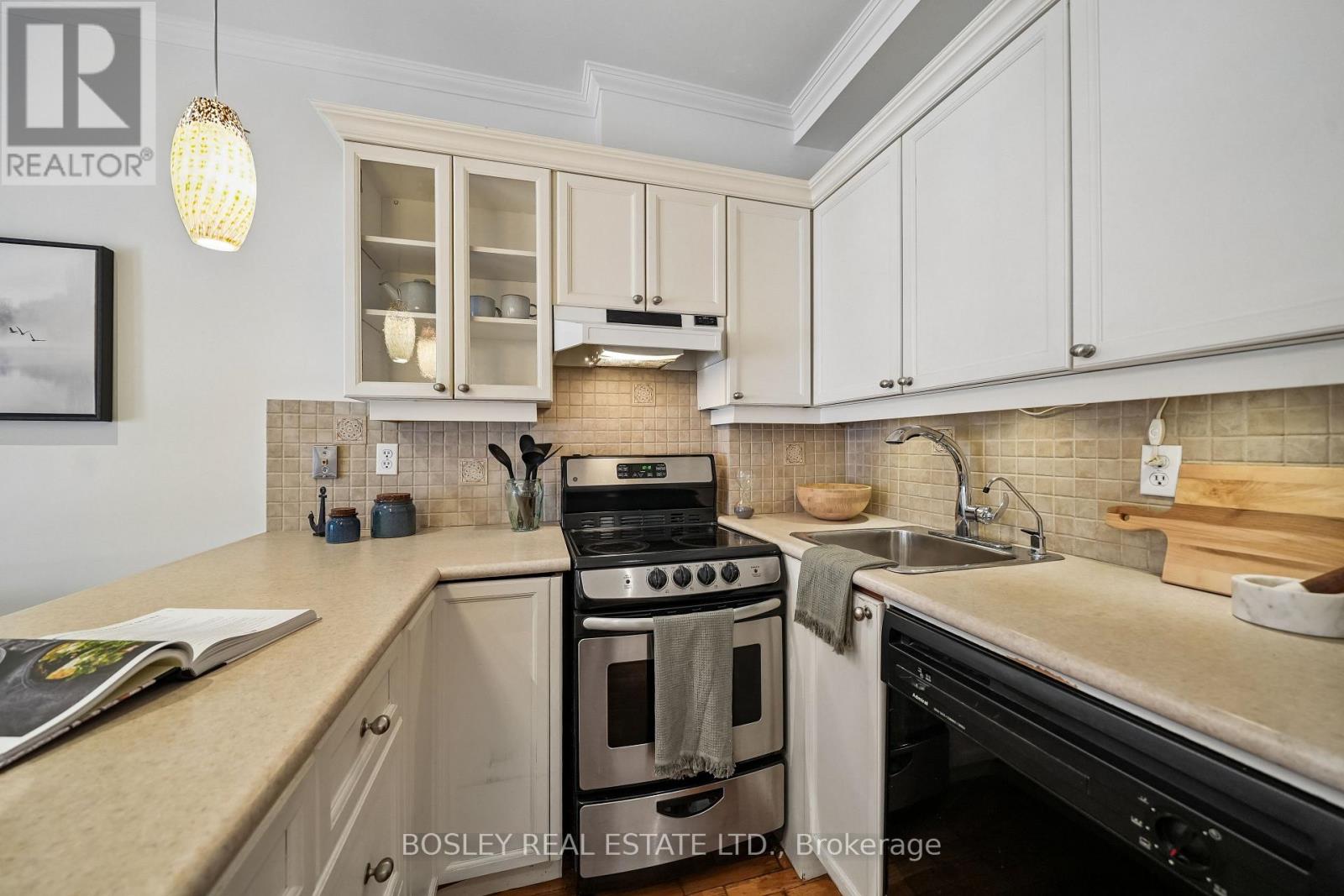 204 - 15 Glen Manor Drive, Toronto, Ontario  M4E 2X3 - Photo 11 - E13457436