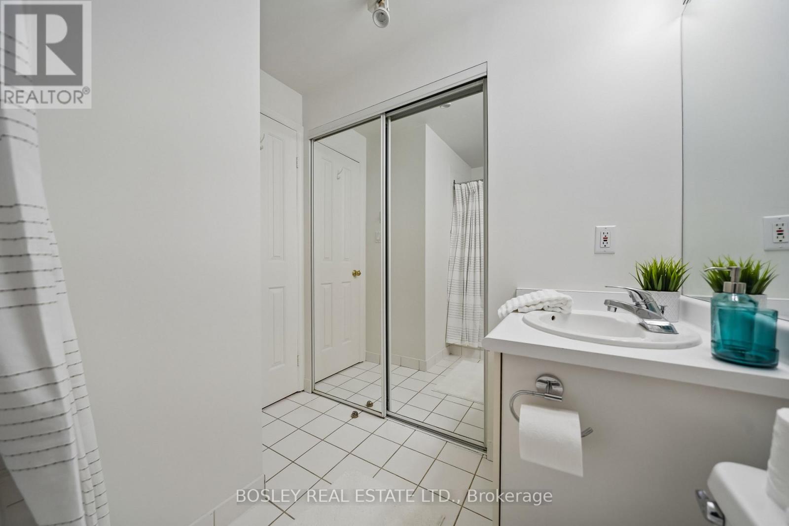 204 - 15 Glen Manor Drive, Toronto, Ontario  M4E 2X3 - Photo 29 - E13457436