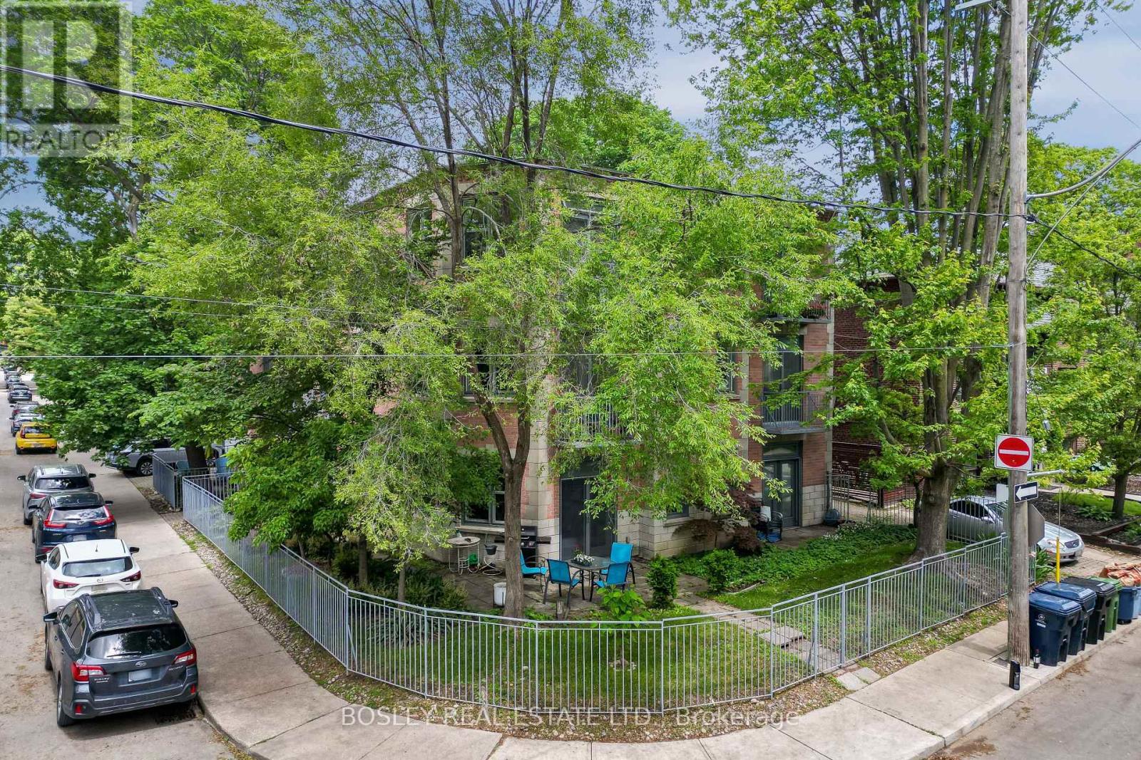 204 - 15 Glen Manor Drive, Toronto, Ontario  M4E 2X3 - Photo 5 - E13457436