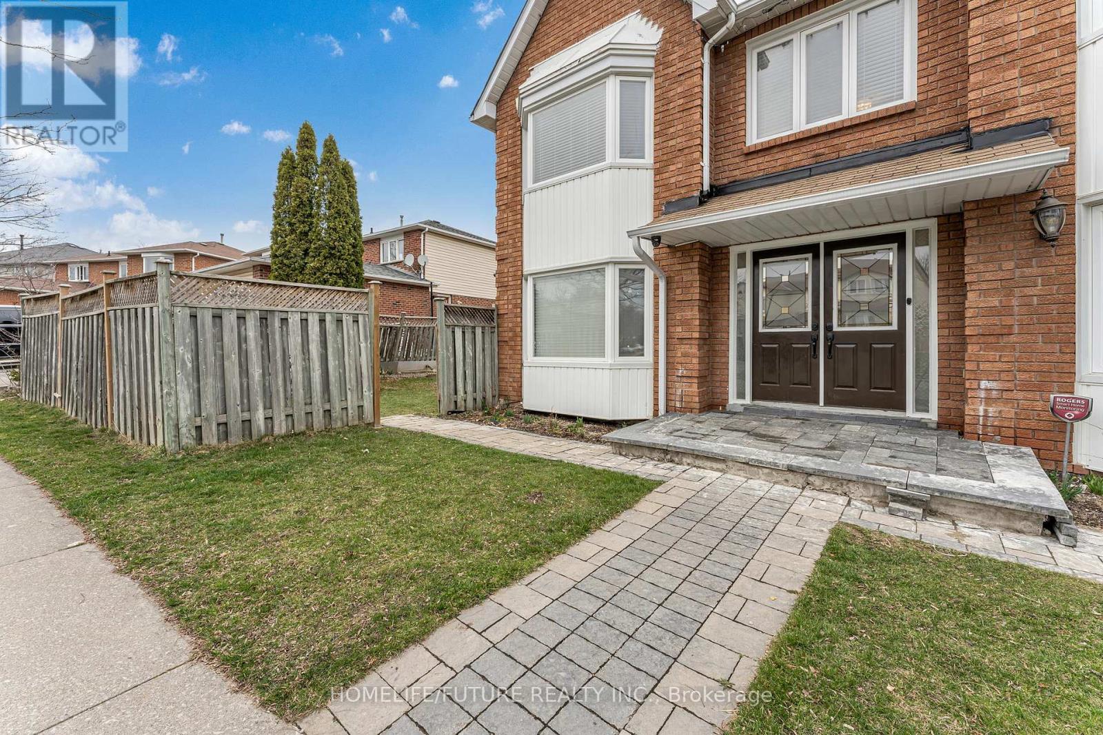 1600 Melman Street, Pickering, Ontario  L1X 2E7 - Photo 2 - E13457464