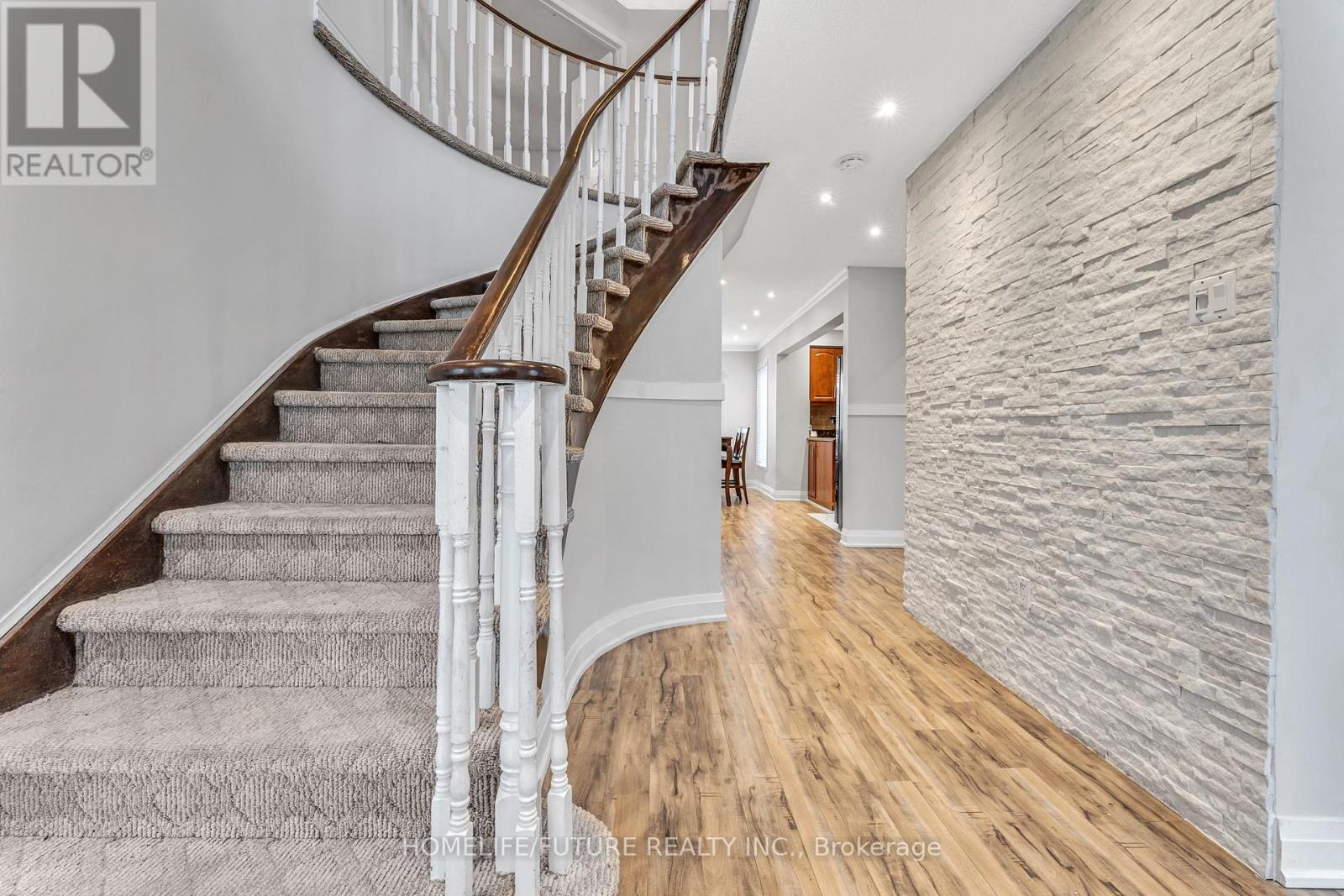 1600 Melman Street, Pickering, Ontario  L1X 2E7 - Photo 3 - E13457464