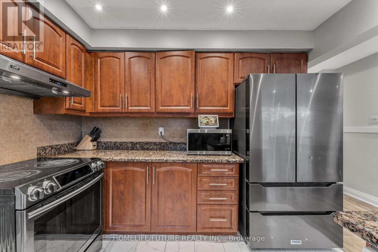 1600 Melman Street, Pickering, Ontario  L1X 2E7 - Photo 7 - E13457464