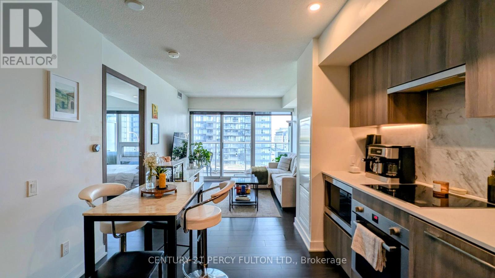 808 - 17 BATHURST STREET, Toronto, Ontario