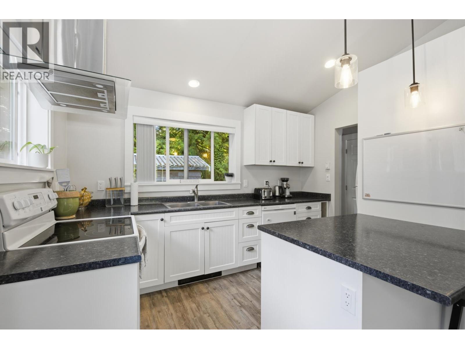 1266 Reed Road, Gibsons, British Columbia  V0N 1V7 - Photo 25 - R3136760