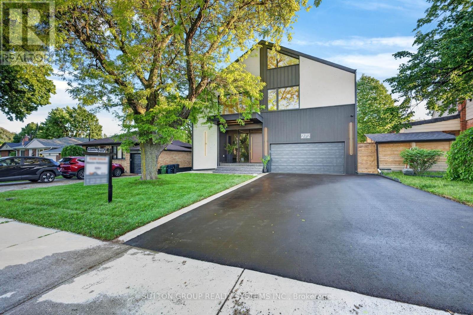 <div class="slider-price">$2,799,000</div><p>272 Renforth Drive, Toronto, Ontario</p>