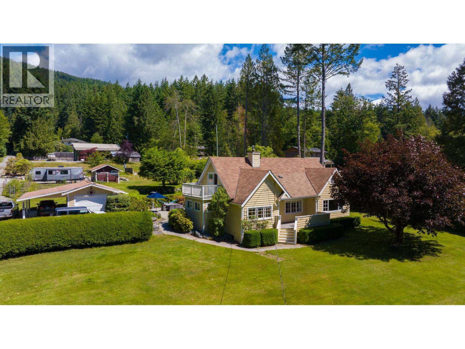 1266 Reed Road, Gibsons, British Columbia  V0N 1V7 - Photo 3 - R3136760