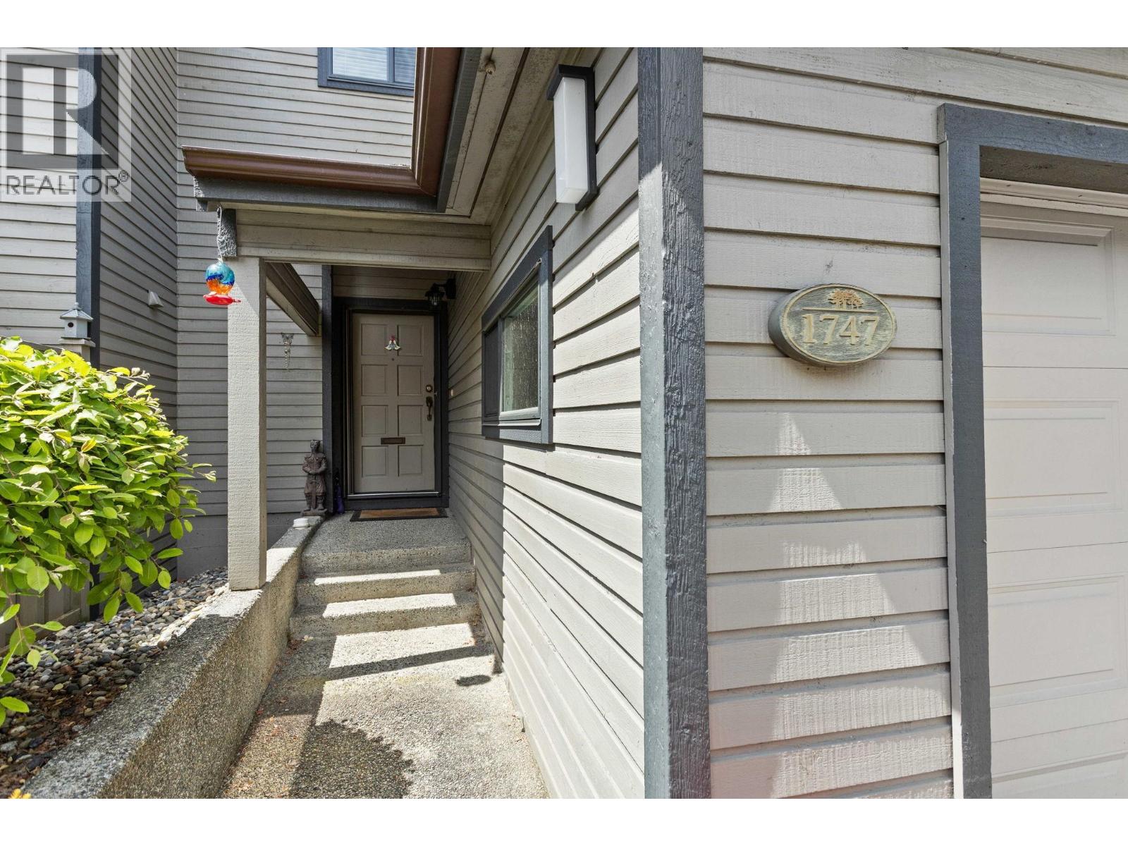 1747 Rufus Drive, North Vancouver, British Columbia  V7J 3L8 - Photo 4 - R3137038