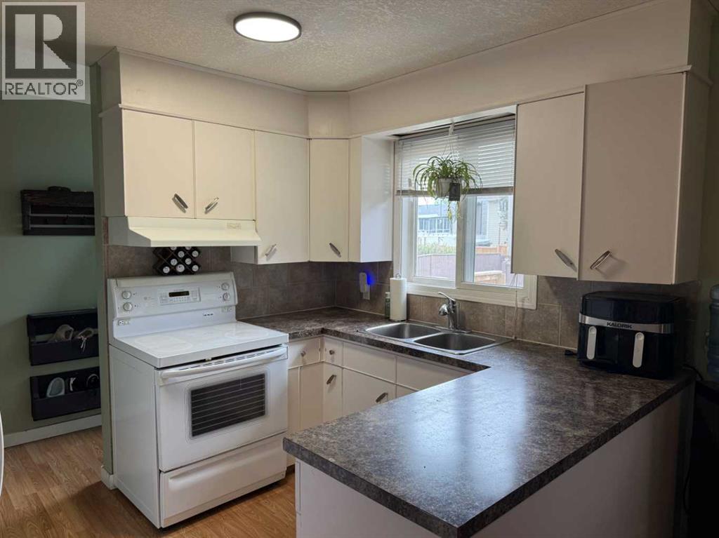 201 9 Avenue NE, Sundre, Alberta  t0m 1x0 - Photo 2 - A2321490