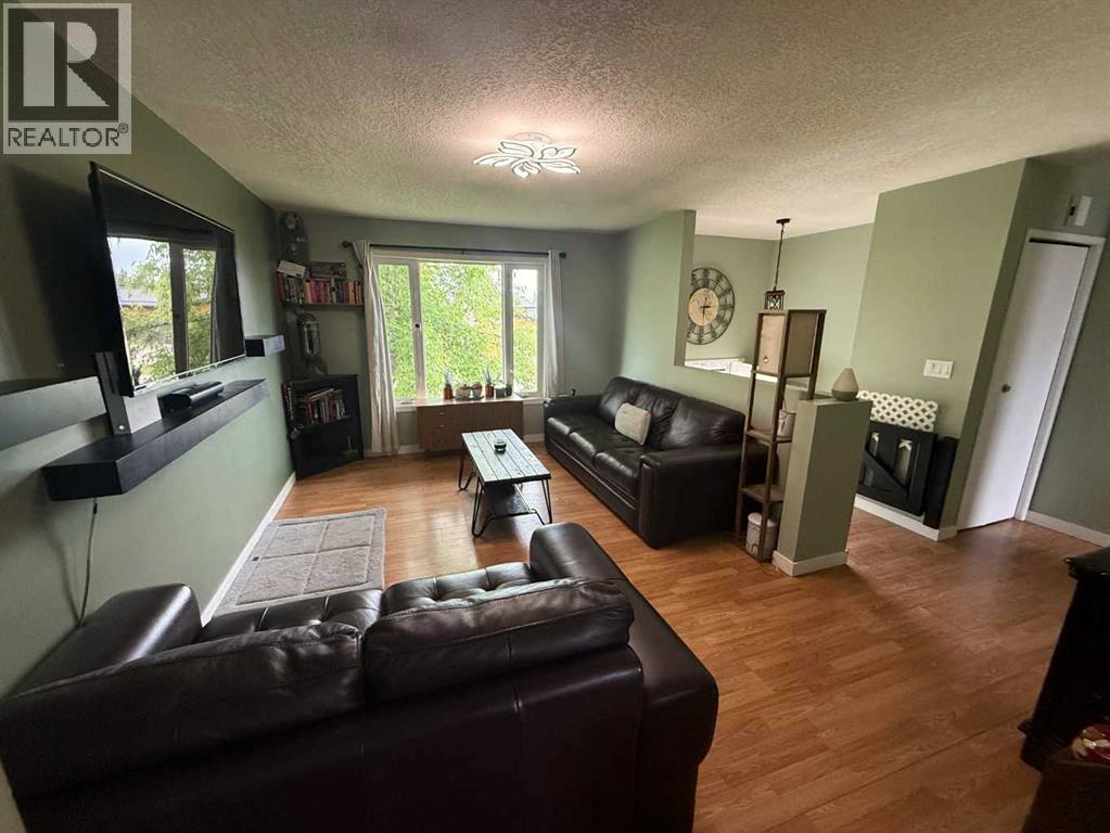 201 9 Avenue NE, Sundre, Alberta  t0m 1x0 - Photo 5 - A2321490