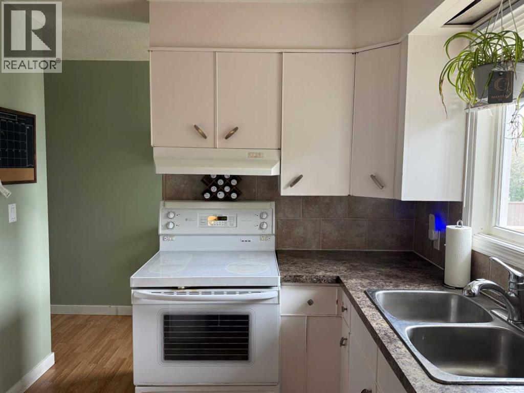 201 9 Avenue NE, Sundre, Alberta  t0m 1x0 - Photo 3 - A2321490