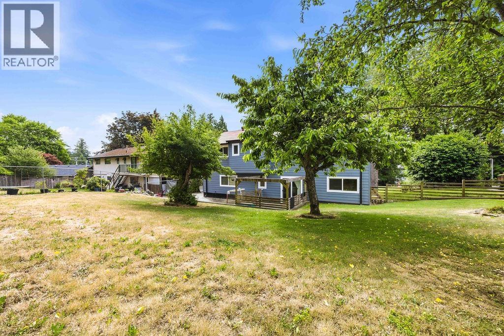 1102 Grandview Road, Gibsons, British Columbia  V0N 1V3 - Photo 31 - R3137063