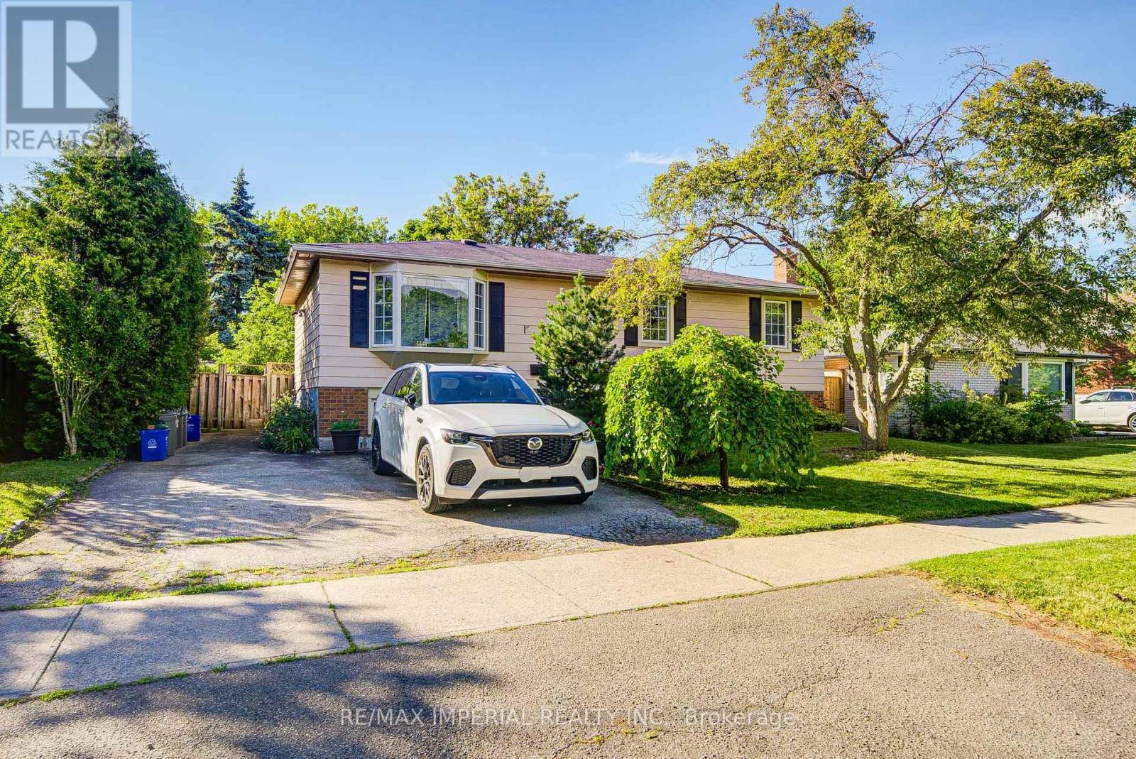 22 MILLER ROAD, Oakville, Ontario