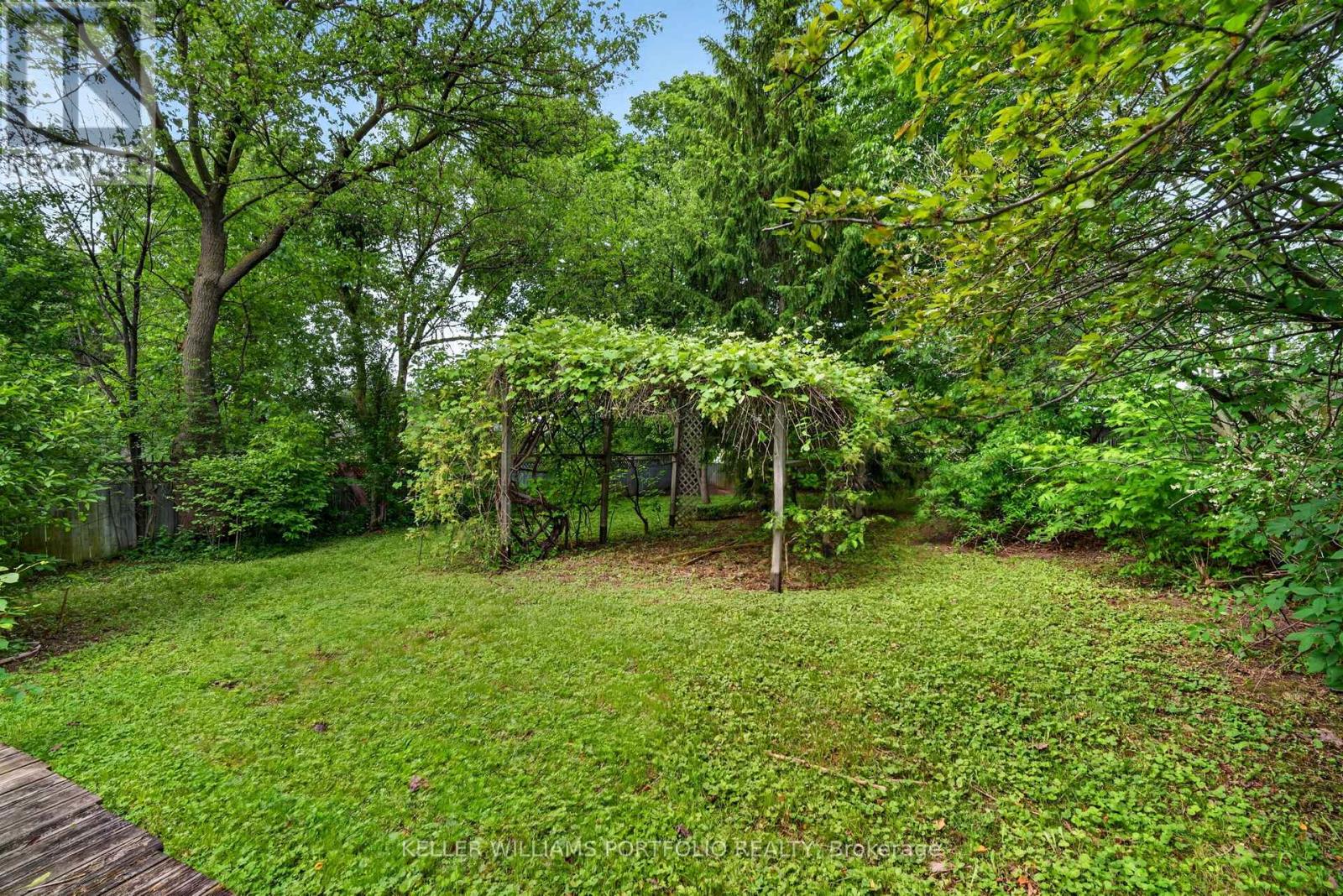 23 Ashbourne Drive, Toronto, Ontario  M9B 4H1 - Photo 23 - W13457646