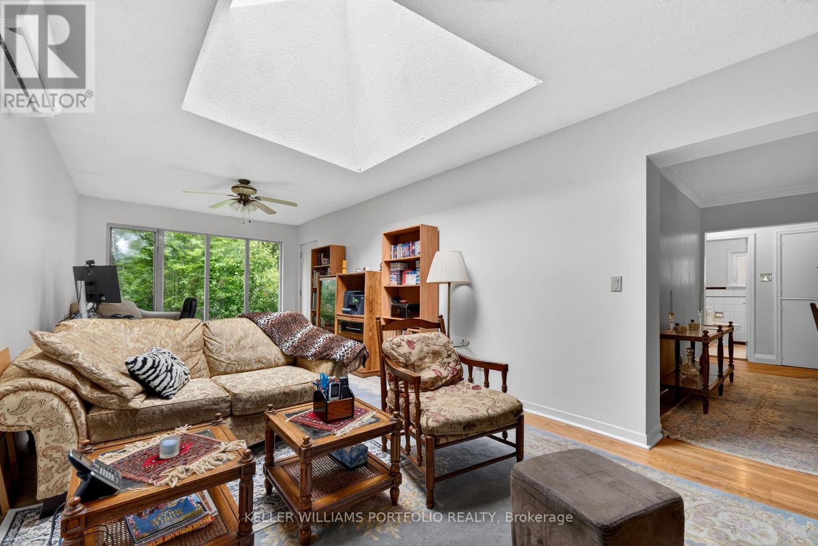 23 Ashbourne Drive, Toronto, Ontario  M9B 4H1 - Photo 4 - W13457646
