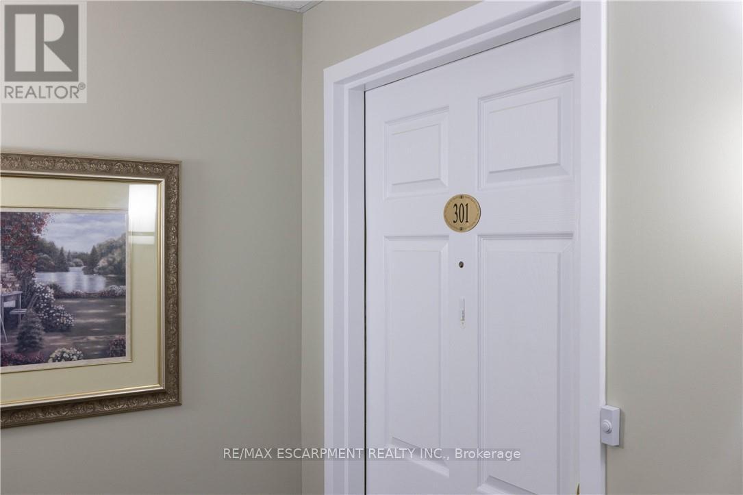 D301 - 216 Plains Road W, Burlington, Ontario  L7T 4L2 - Photo 3 - W13457648