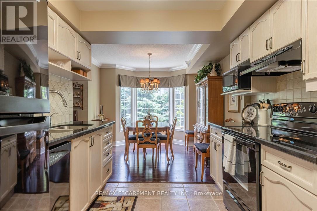 D301 - 216 Plains Road W, Burlington, Ontario  L7T 4L2 - Photo 5 - W13457648