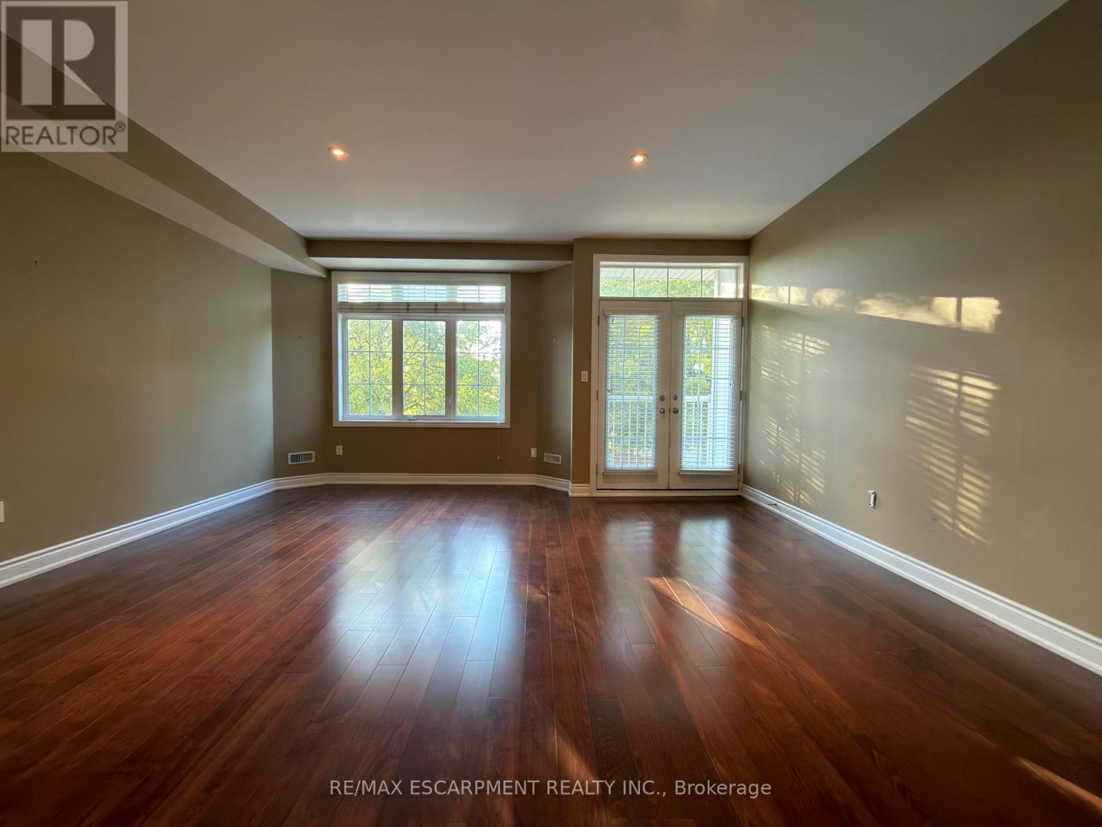 2085 Pine Street, Burlington, Ontario  L7R 1G1 - Photo 5 - W13457654