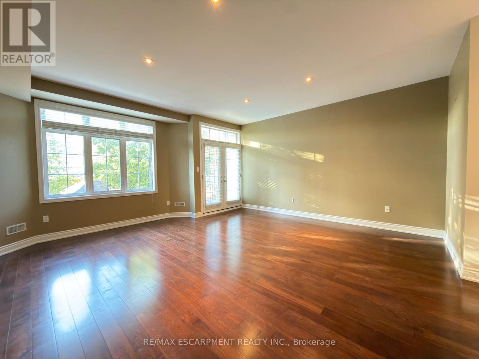 2085 Pine Street, Burlington, Ontario  L7R 1G1 - Photo 6 - W13457654