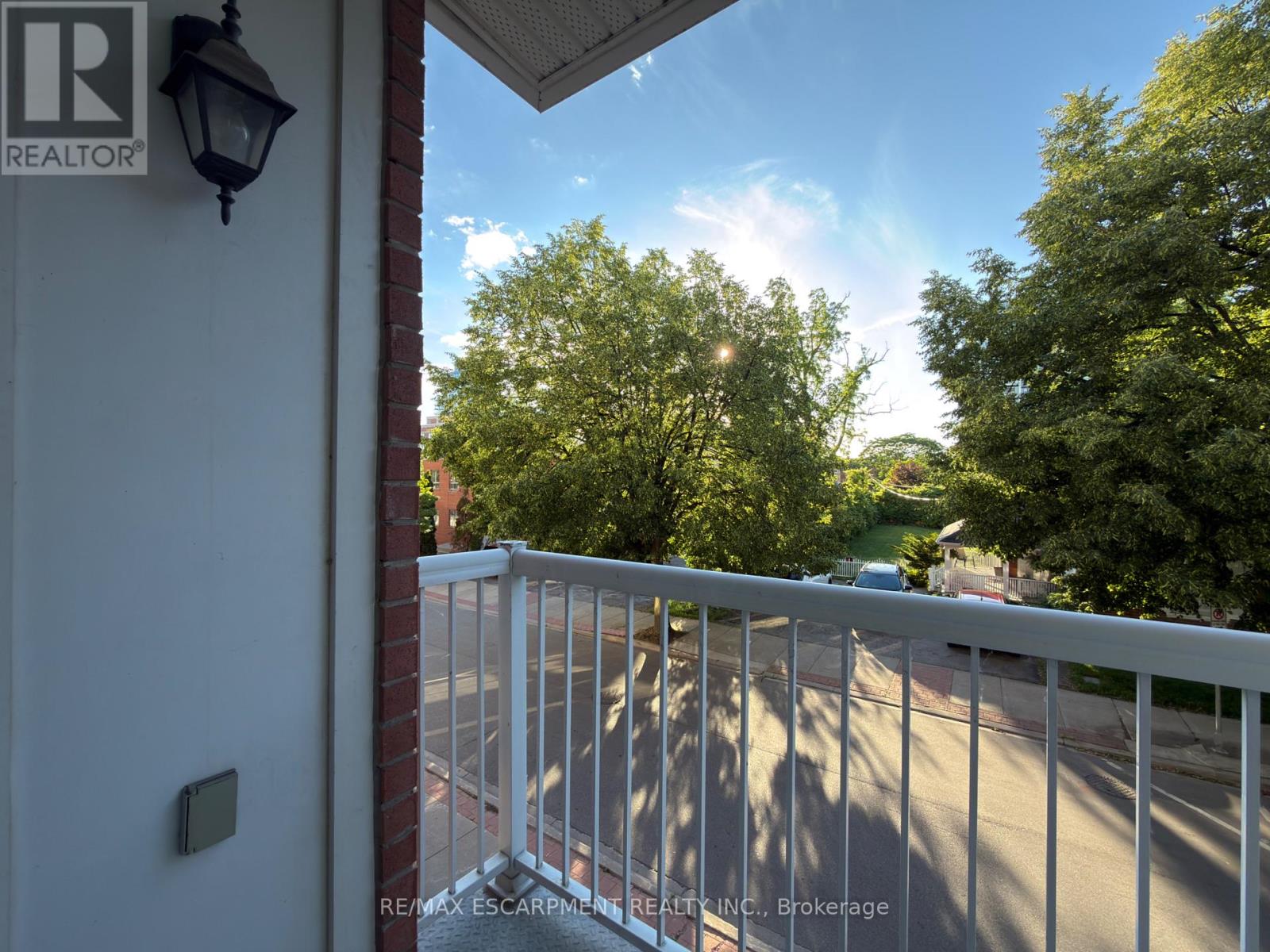 2085 Pine Street, Burlington, Ontario  L7R 1G1 - Photo 8 - W13457654