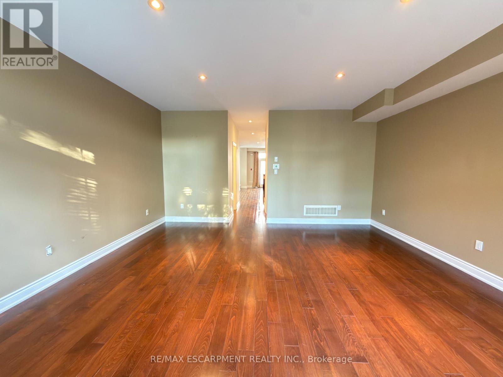 2085 Pine Street, Burlington, Ontario  L7R 1G1 - Photo 9 - W13457654