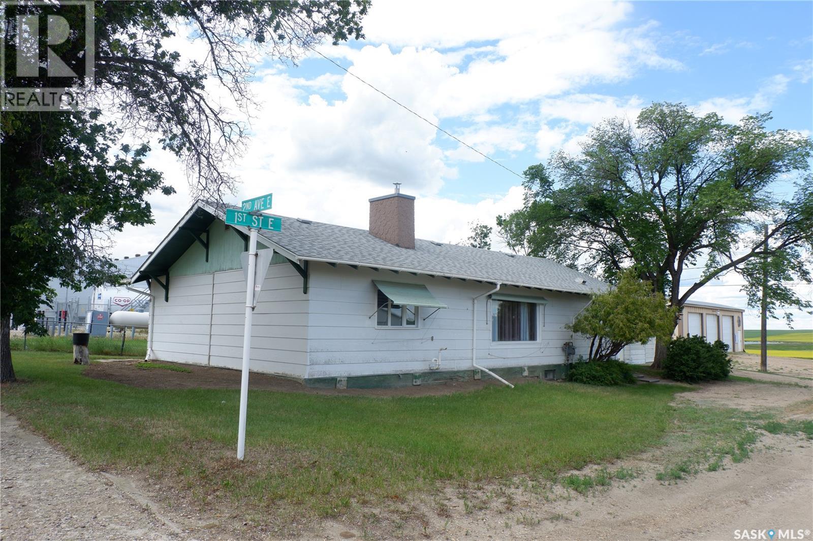 48 2nd Avenue E, Lafleche, Saskatchewan  S0H 2K0 - Photo 1 - SK011082