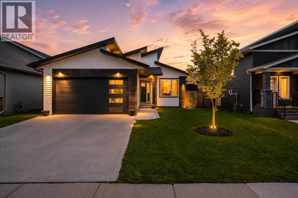 77 Murphy Close, Blackfalds, Alberta  T4M 0H5 - Photo 1 - A2317723