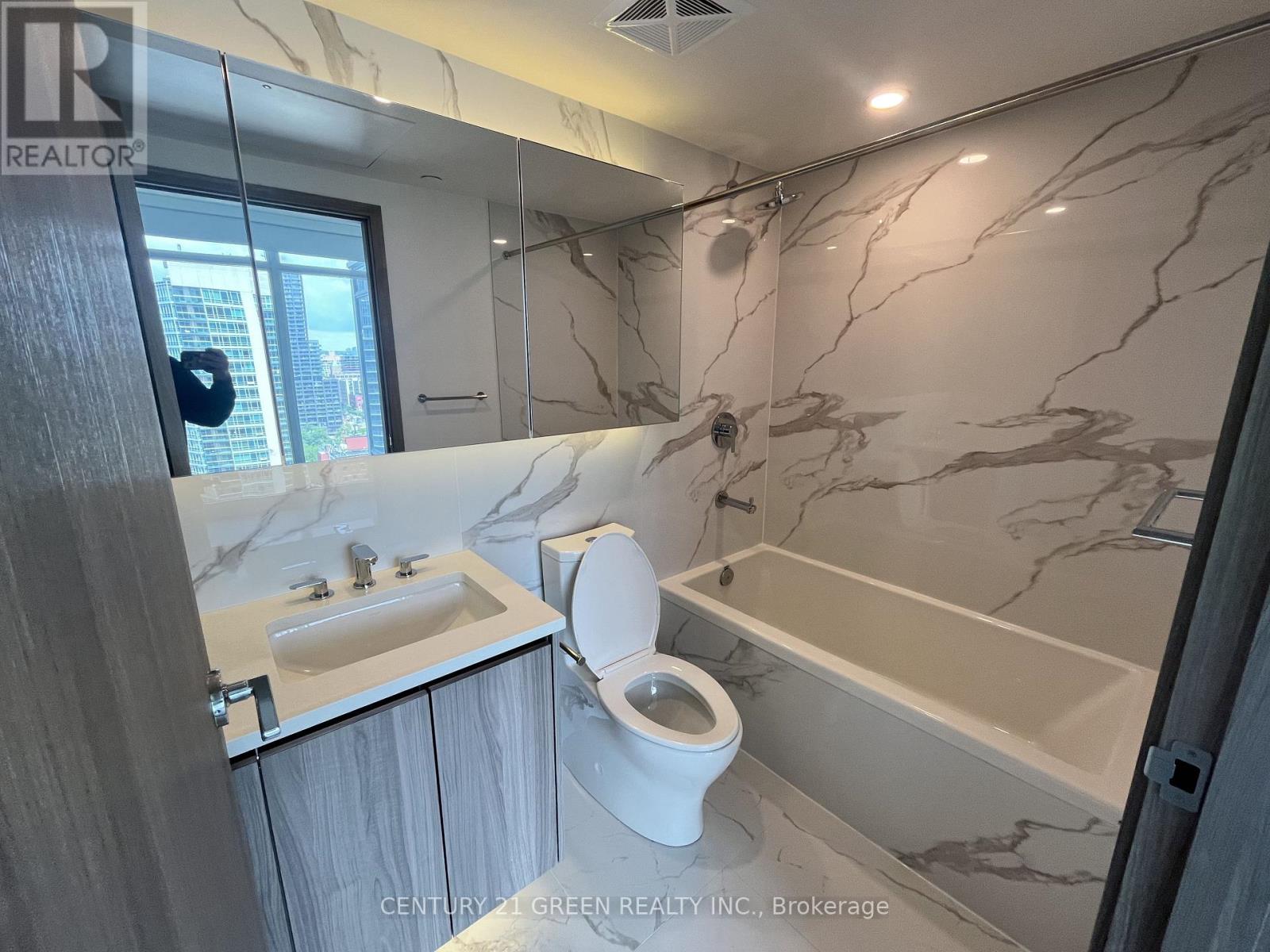 2303 - 1 Concord Cityplace Way, Toronto, Ontario M5V 0T5 - Photo 7 - C13453798