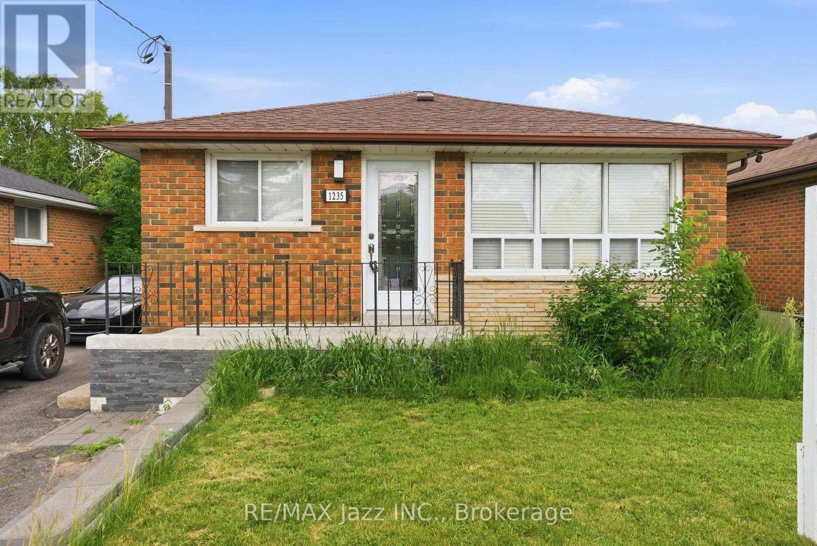 UPPER FLOOR - 1235 SOMERVILLE STREET, Oshawa, Ontario