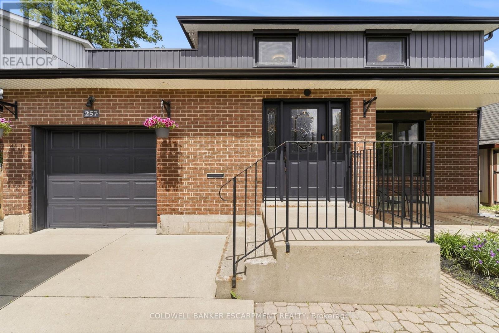 257 Kingham Road, Halton Hills, Ontario L7J 2T3 - Photo 4 - W13451848