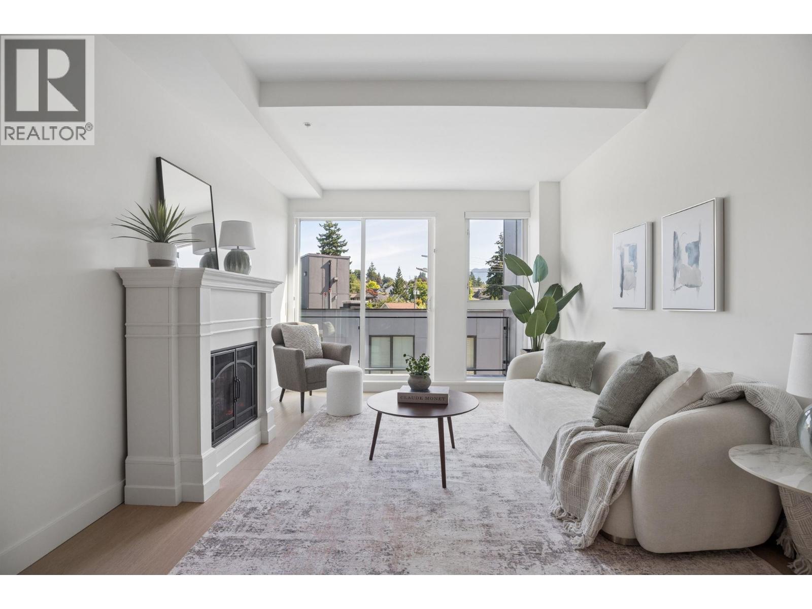 563 422 E 3RD STREET, North Vancouver, British Columbia