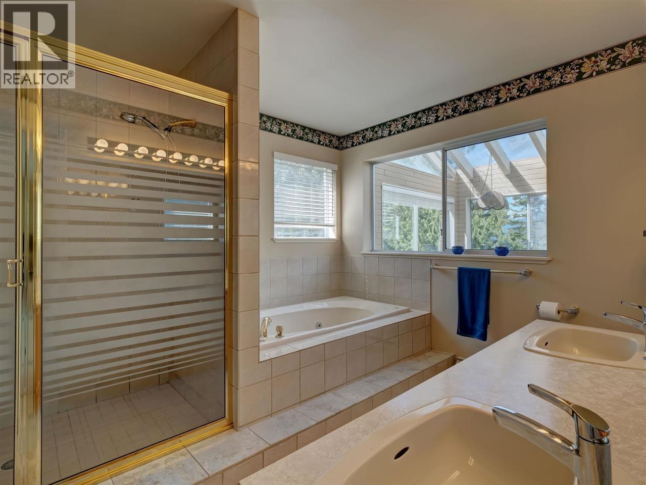 6448 N Gale Avenue, Sechelt, British Columbia  V7Z 0L1 - Photo 27 - R3095114
