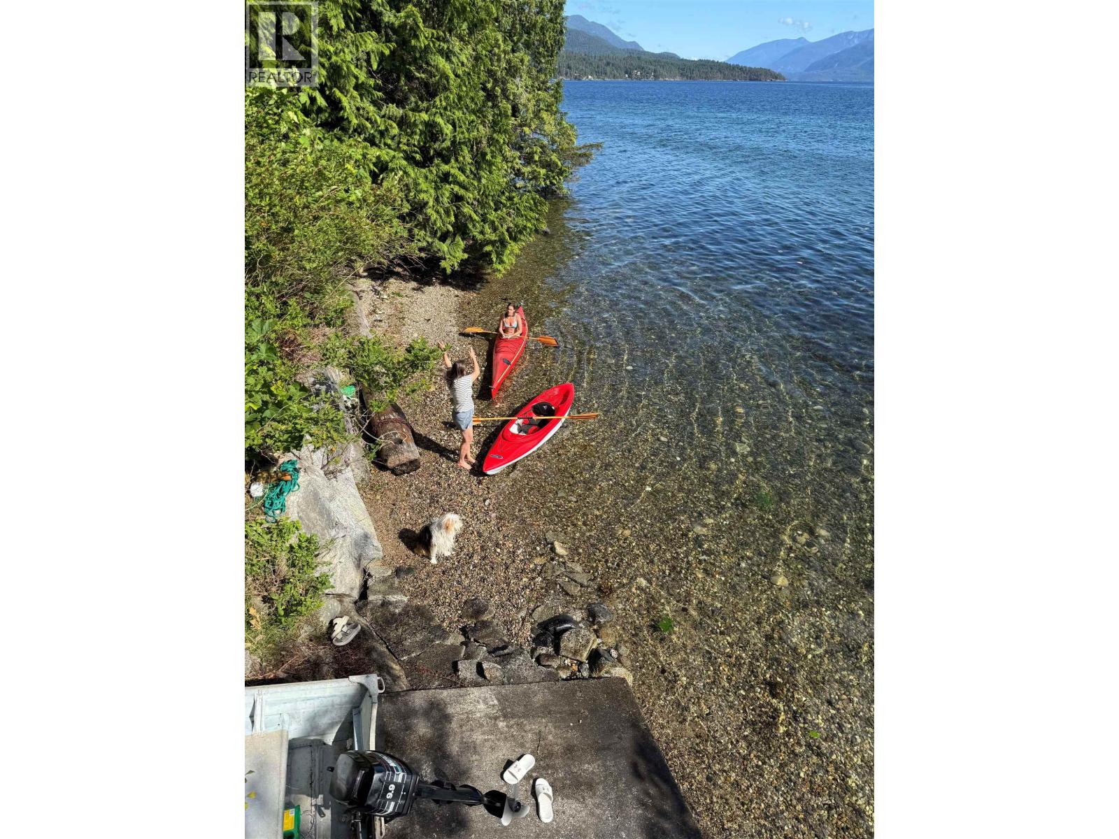 6448 N Gale Avenue, Sechelt, British Columbia  V7Z 0L1 - Photo 9 - R3095114