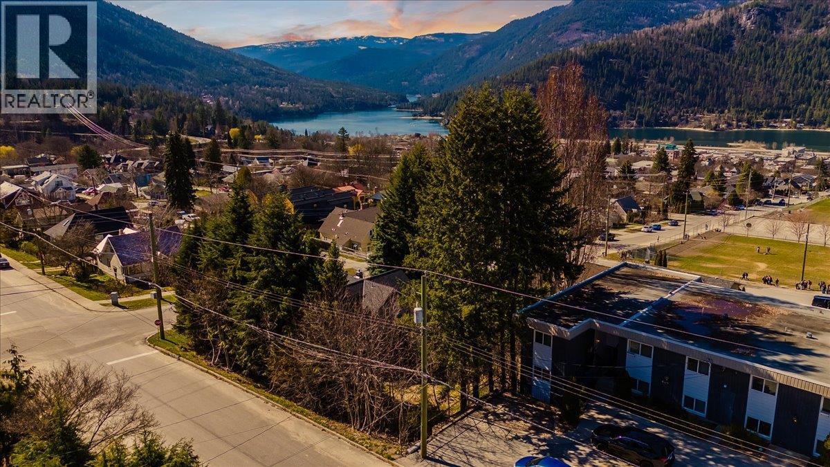 605 & 607 Gore Street, Nelson, British Columbia V1L 1Y2 - Photo 1 - 10383325