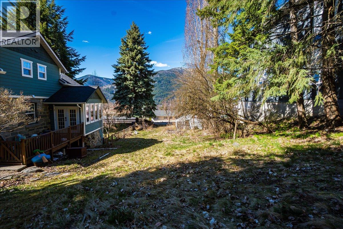 605 & 607 Gore Street, Nelson, British Columbia V1L 1Y2 - Photo 13 - 10383325