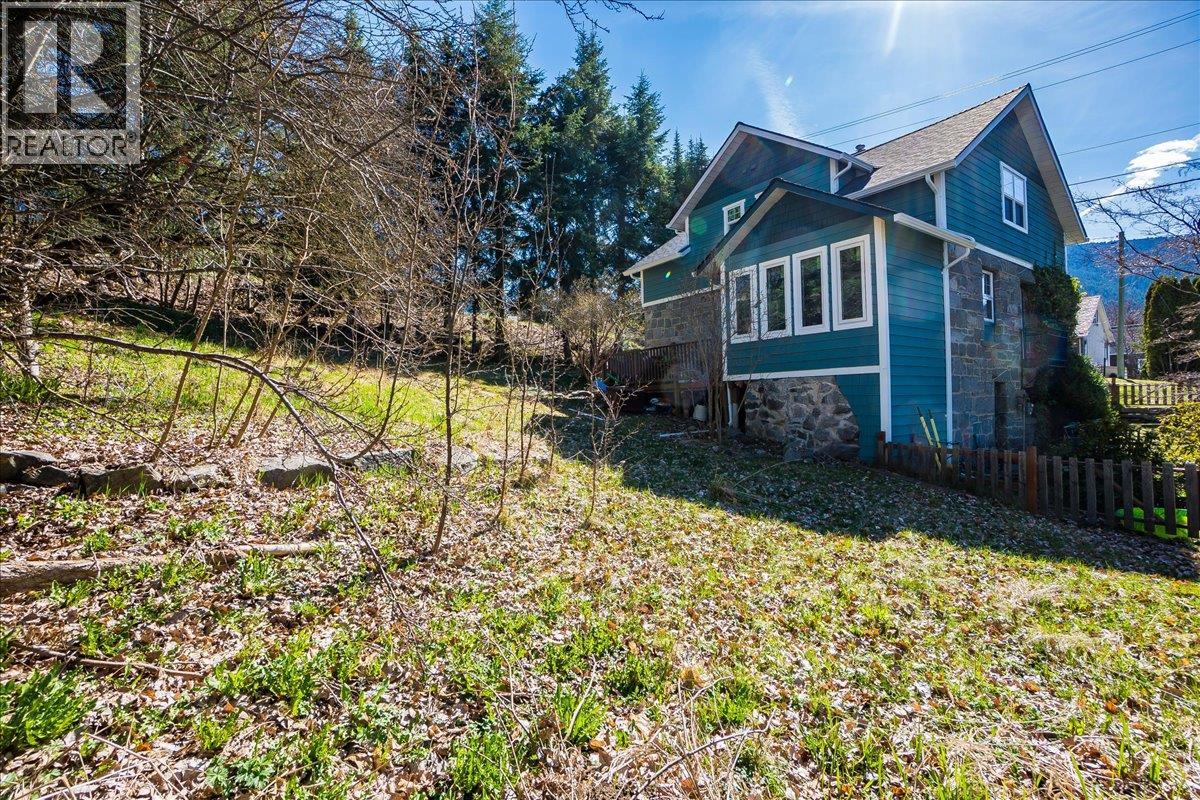 605 & 607 Gore Street, Nelson, British Columbia V1L 1Y2 - Photo 14 - 10383325