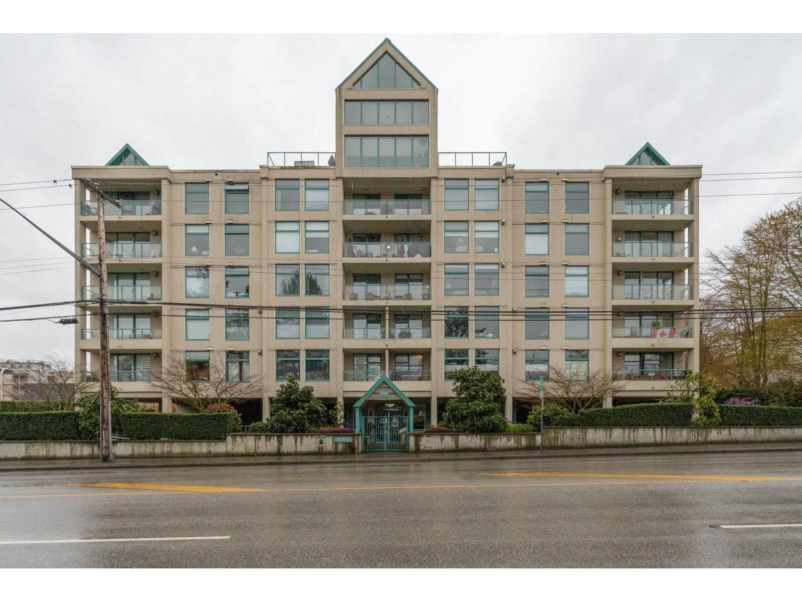 303 15466 NORTH BLUFF ROAD, White Rock, British Columbia