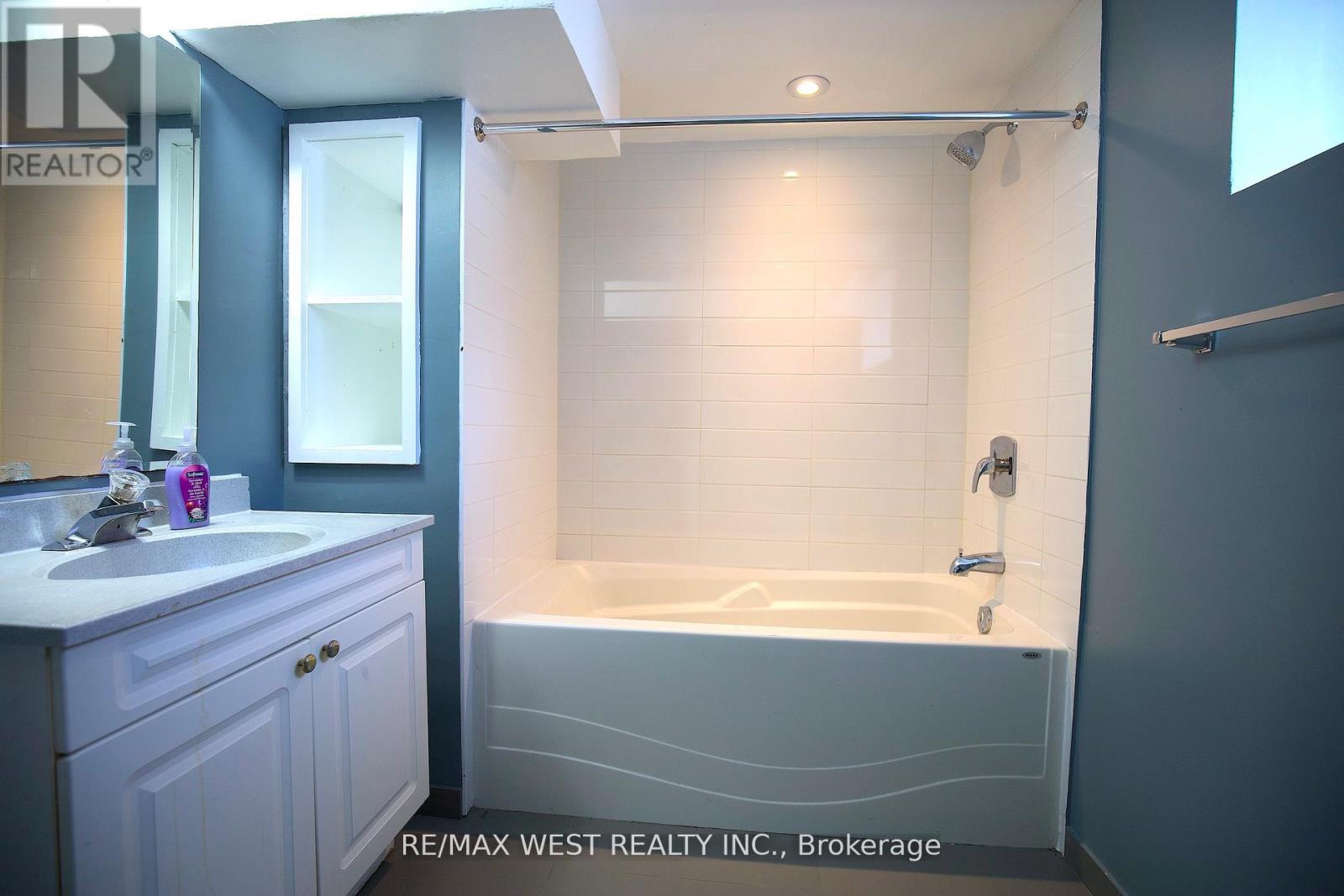 Basement - 32 Beatrice Street, Toronto, Ontario  M6J 2T3 - Photo 10 - C13457750