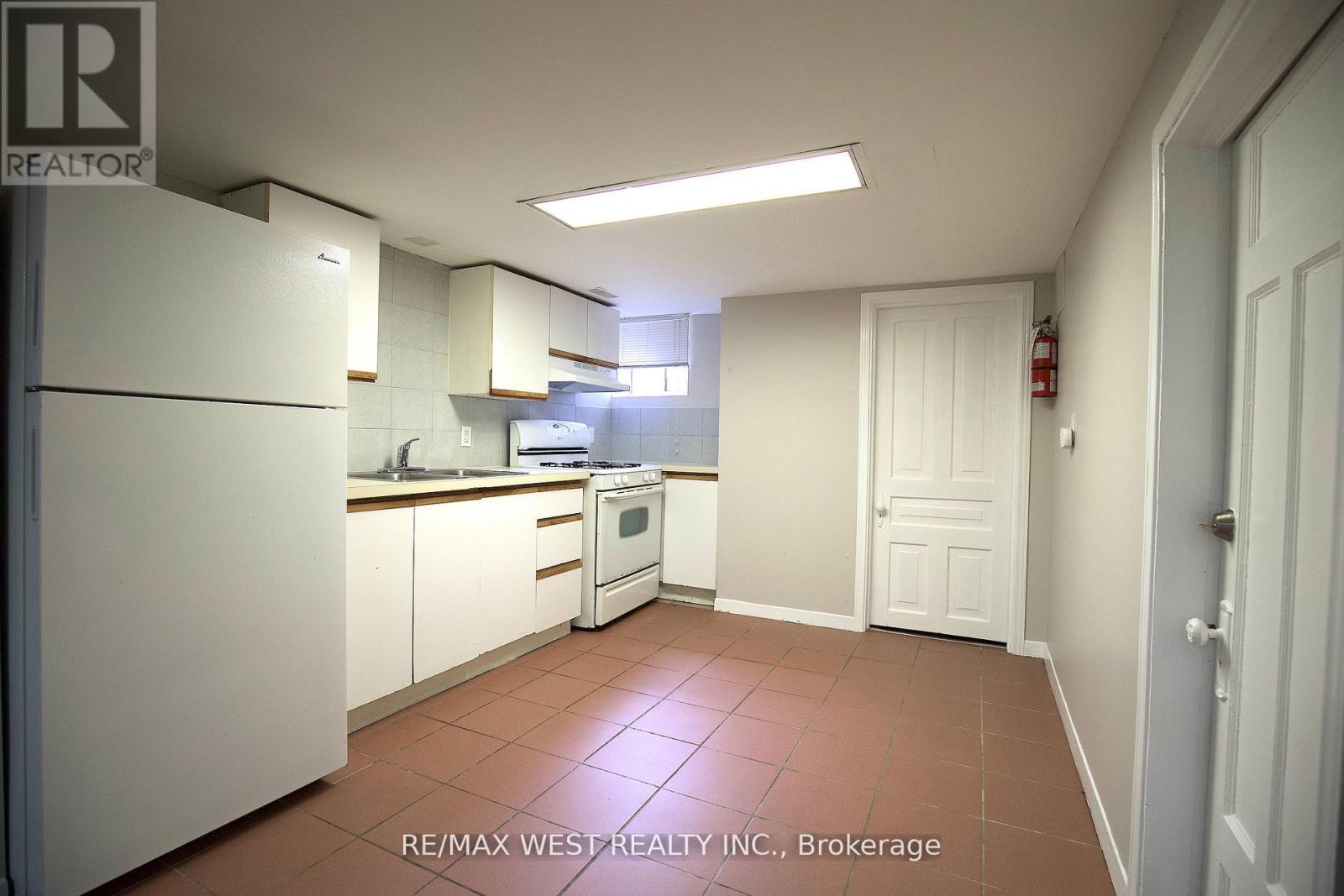 Basement - 32 Beatrice Street, Toronto, Ontario  M6J 2T3 - Photo 4 - C13457750
