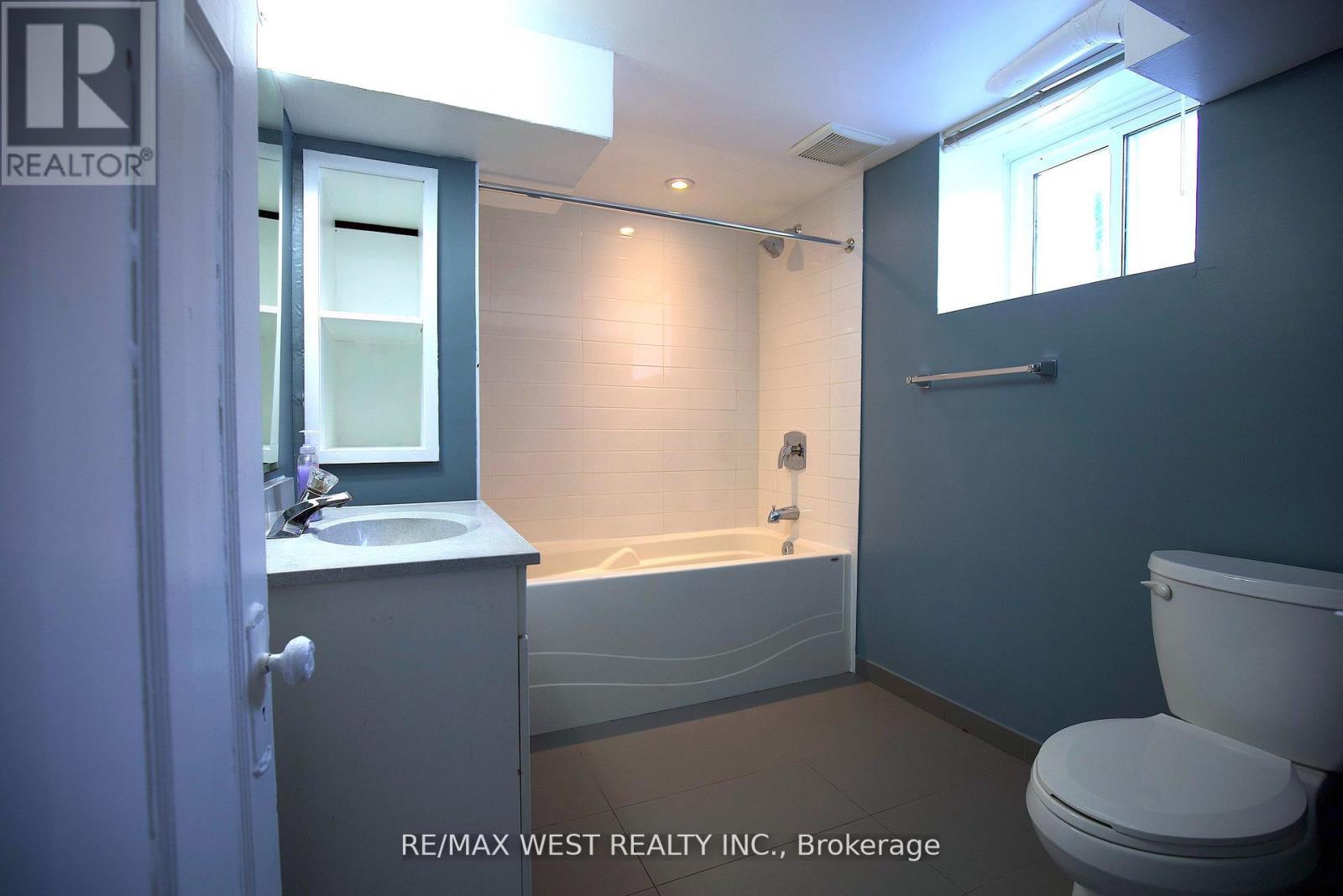 Basement - 32 Beatrice Street, Toronto, Ontario  M6J 2T3 - Photo 9 - C13457750