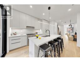 30 WINNIFRED AVENUE, Toronto, Ontario